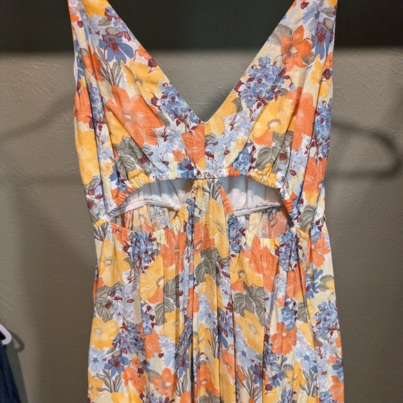 Abercrombie Plunge Floral Maxi Dress - Picture 2 of 3